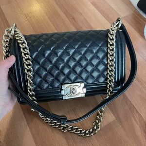 Chanel Boy bag black caviar old medium